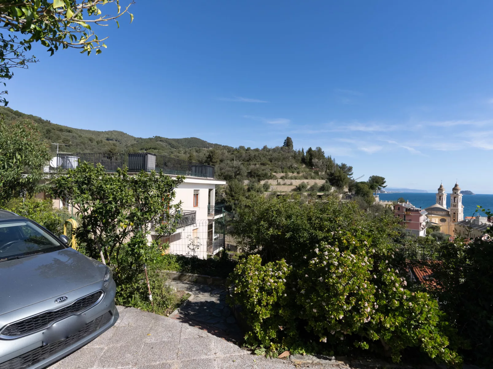 Garden an Seaview-Outside