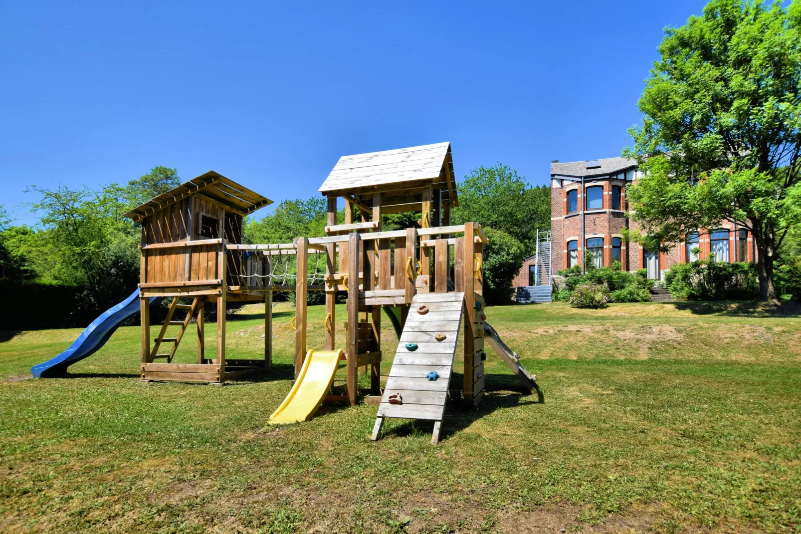 Castarière-Gardens summer