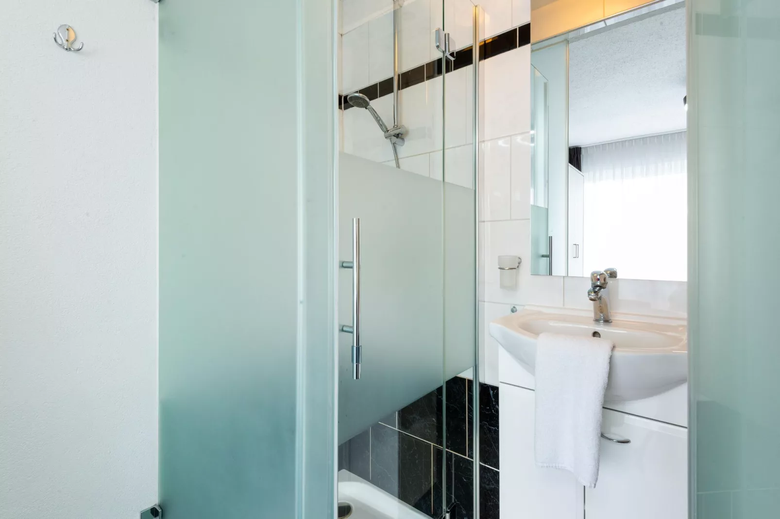 Apartment Berghof Ski-in & Ski-out-Bathroom