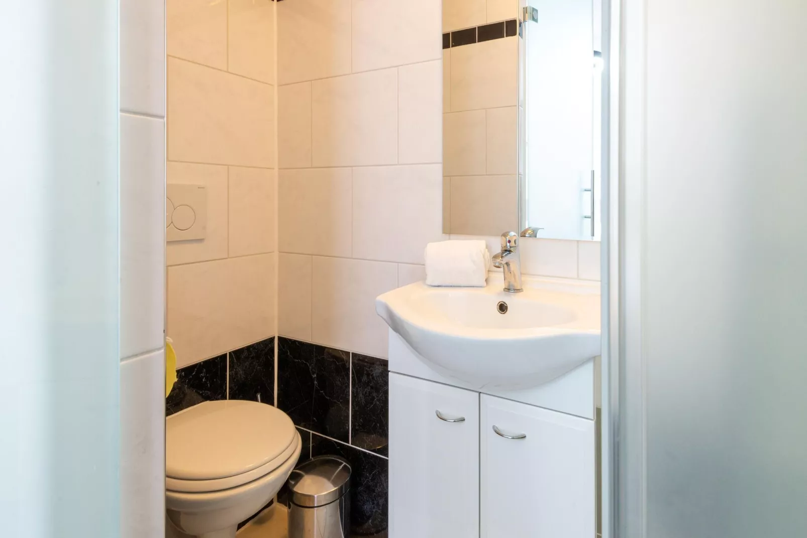 Apartment Berghof Ski-in & Ski-out-Bathroom