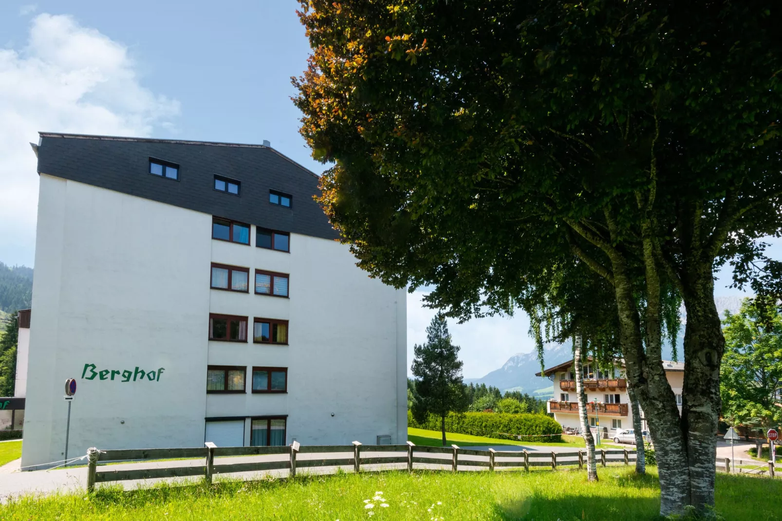 Apartment Berghof Ski-in & Ski-out-Gardens summer