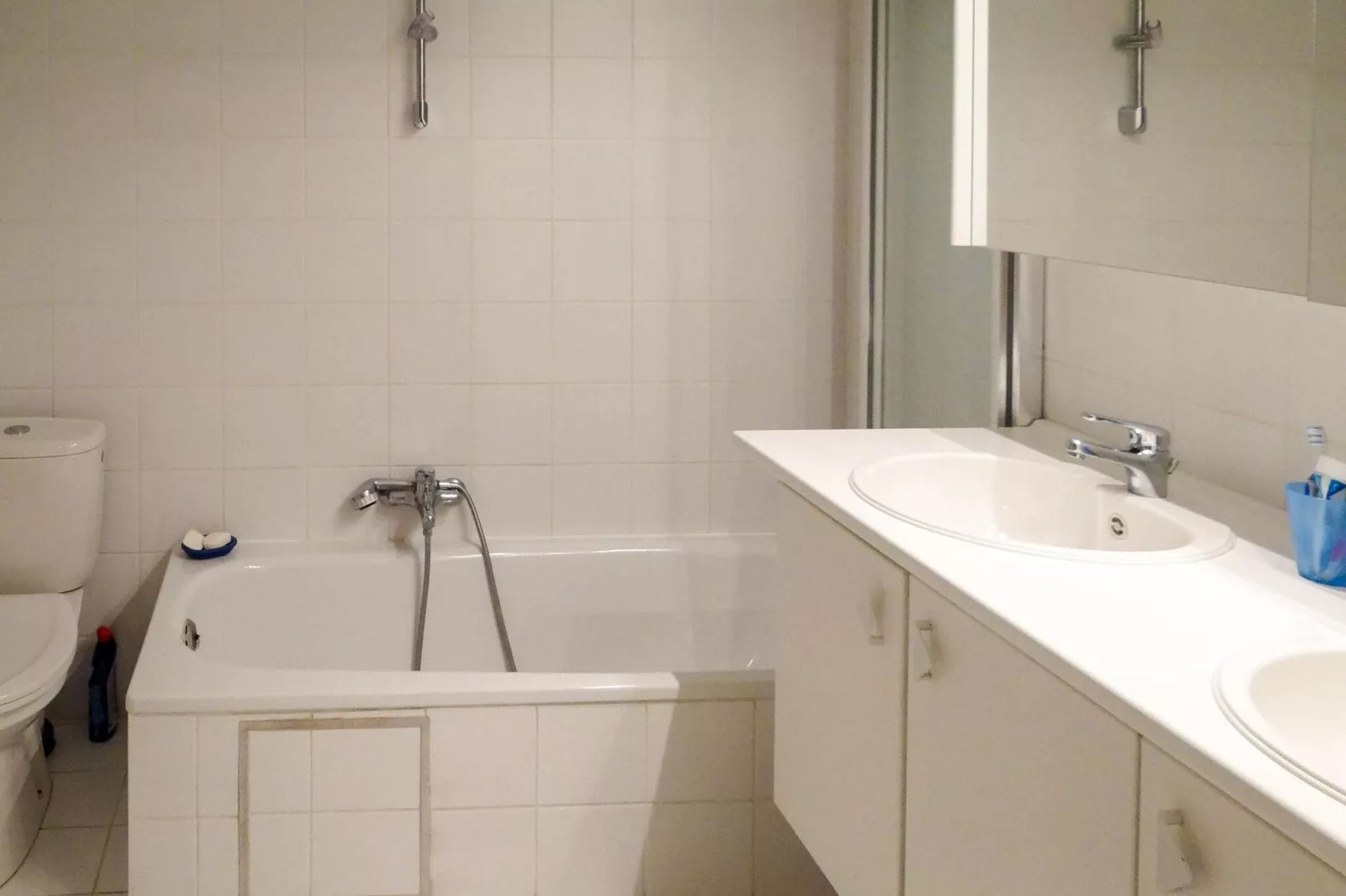 SCORPIO BI 1303GAR-Bathroom