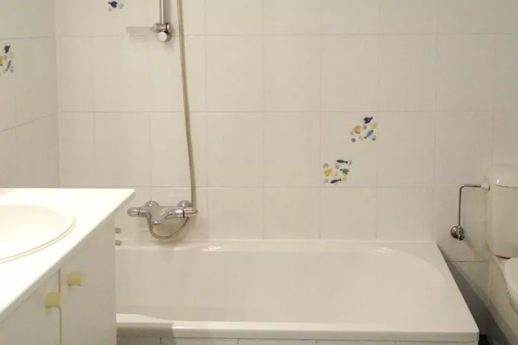 CASINO AB B0101GAR-Bathroom