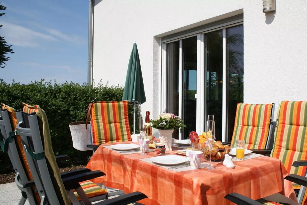 43163-Dining room