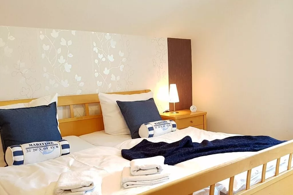 43163-Bedroom