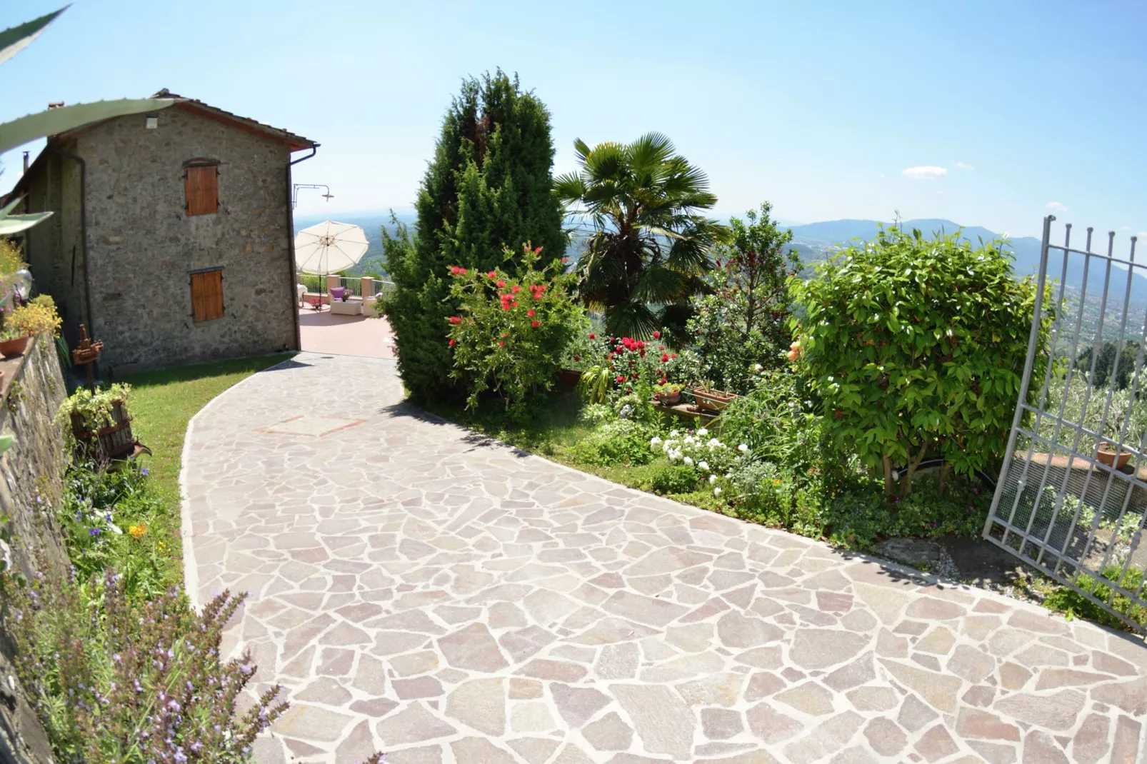 Al Belvedere-Gardens summer