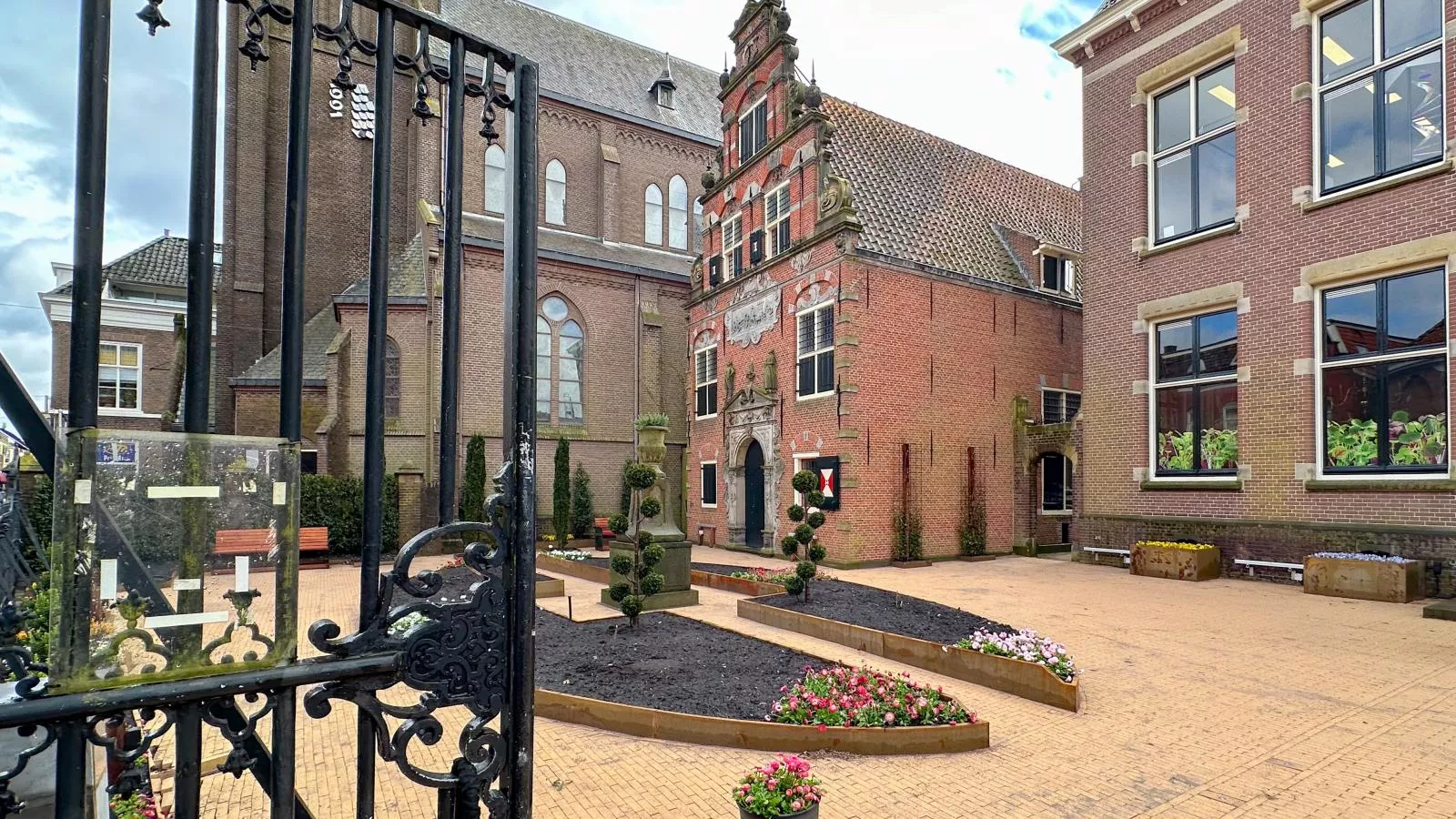 Klein Weeshuis-Exterior summer