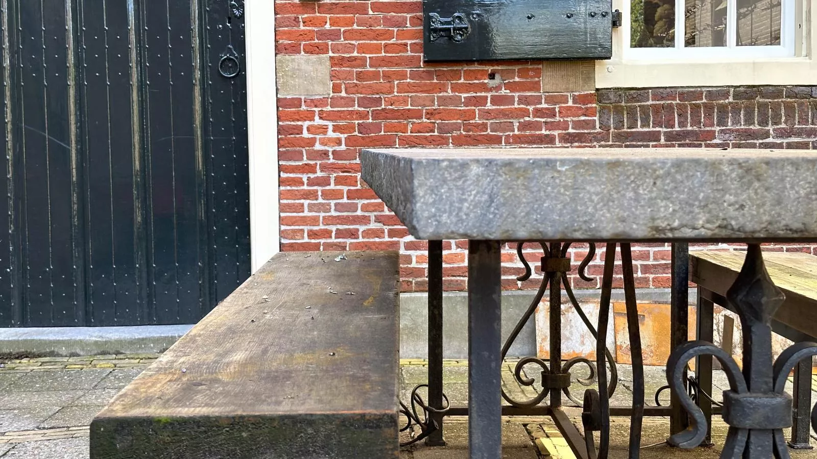 Klein Weeshuis-Terrace balcony