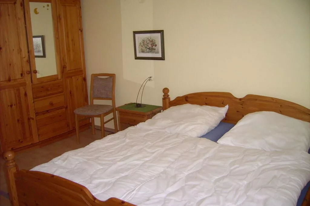 94443-Bedroom