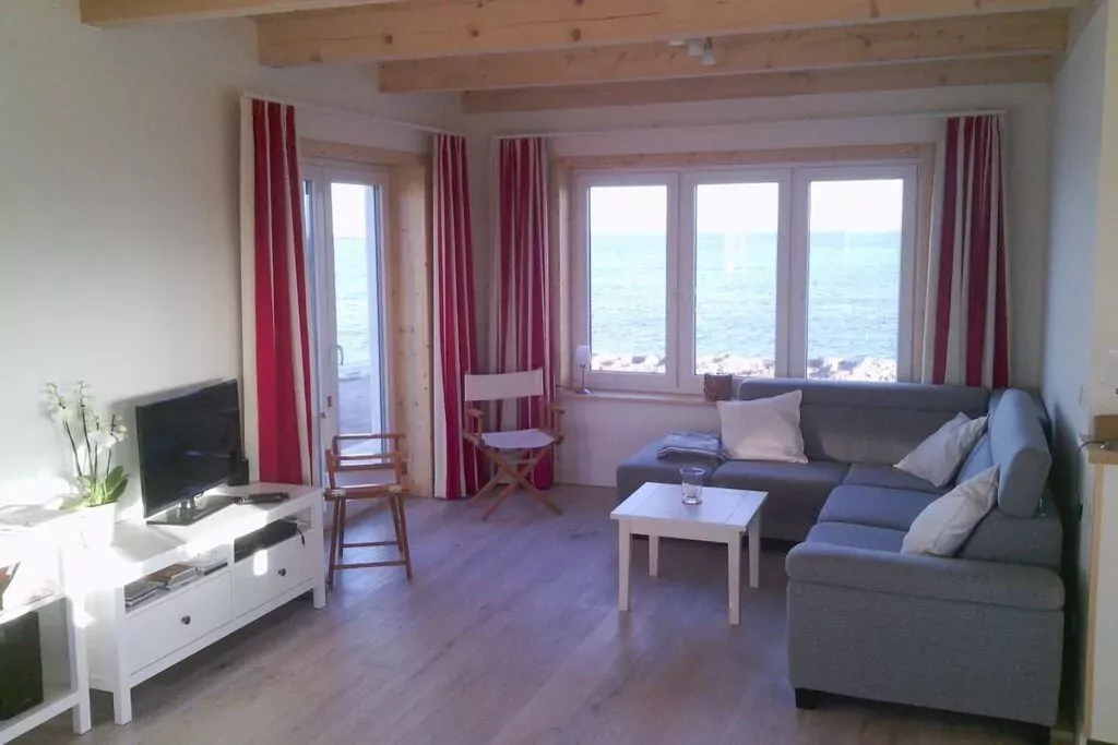 75275-Living room
