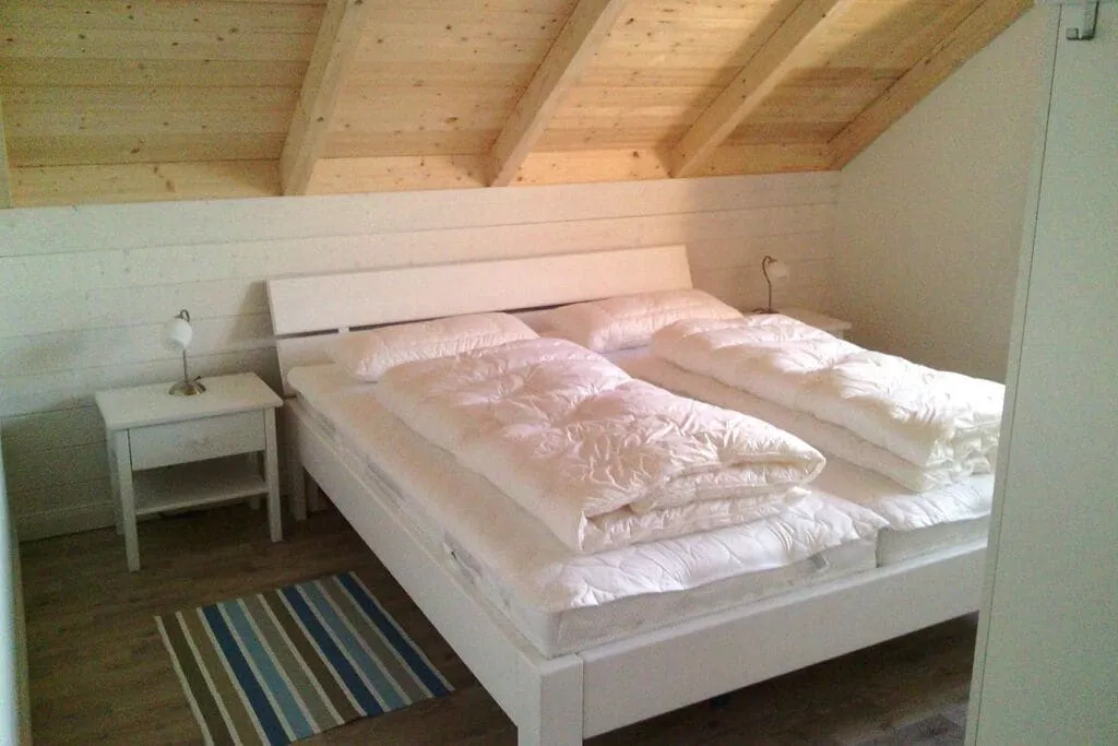 75275-Bedroom