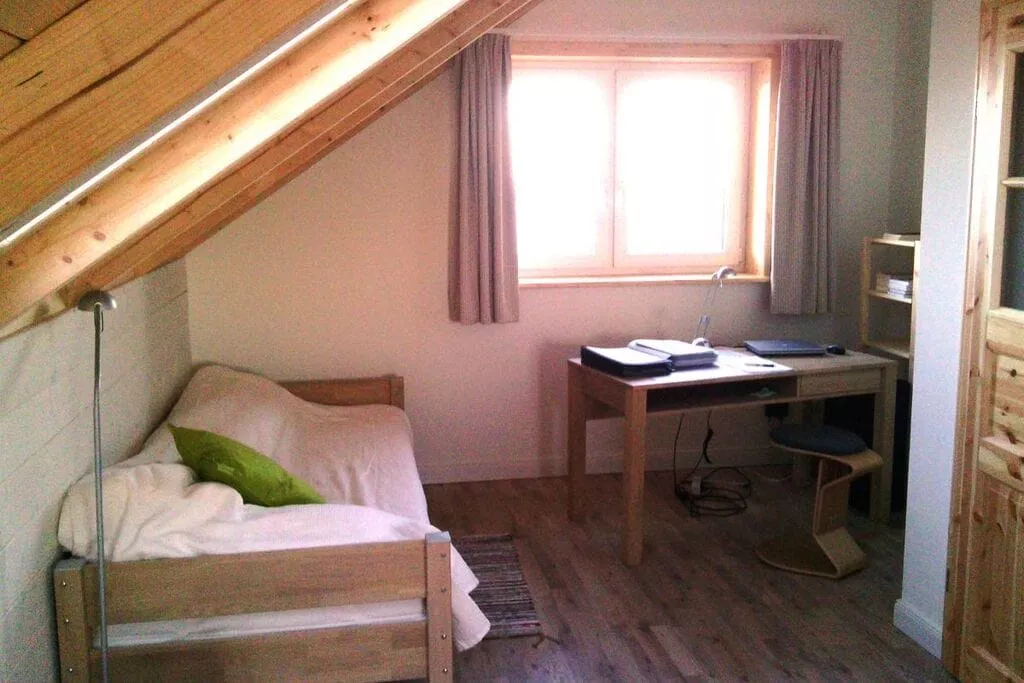 75275-Bedroom