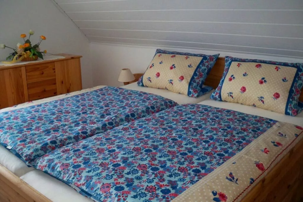 225603-Bedroom