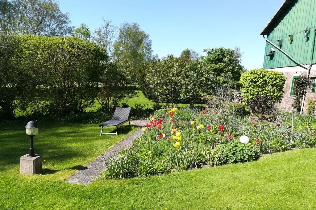 255427-Gardens summer