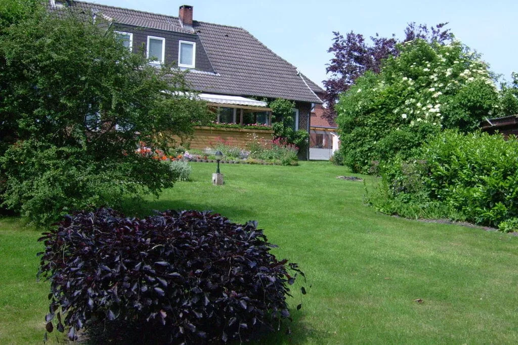 255427-Gardens summer