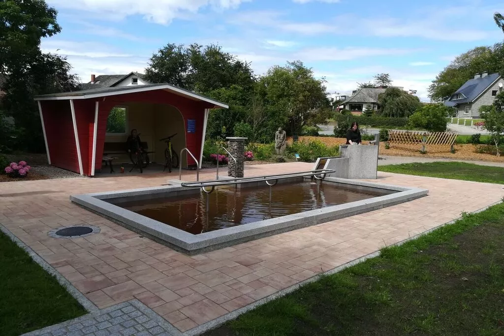 255427-Pool