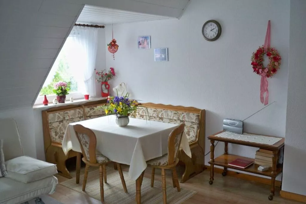 255427-Dining room