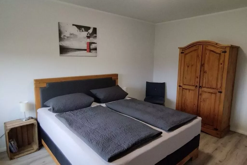 457552-Bedroom