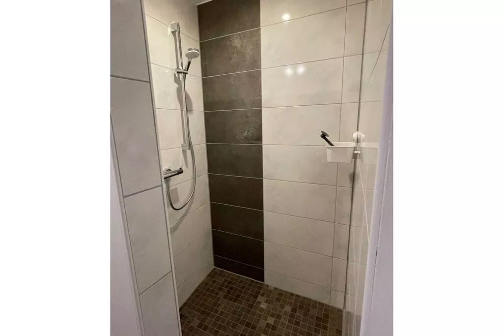457552-Bathroom