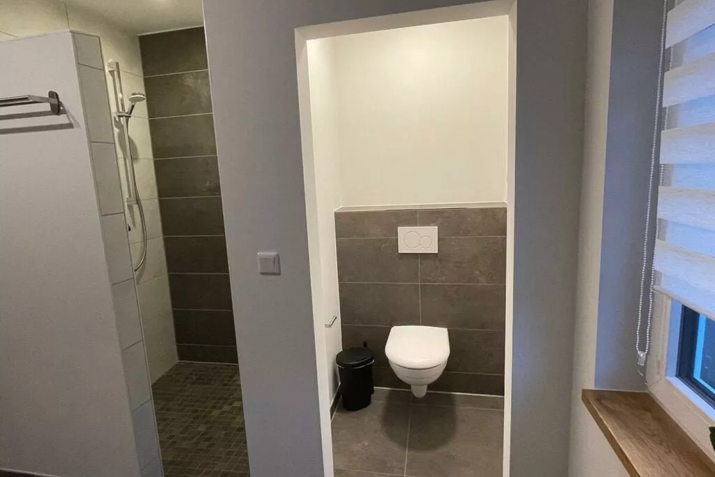 457552-Bathroom