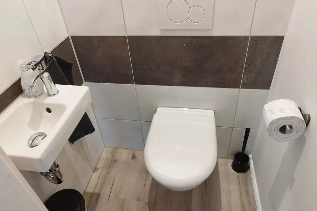 457552-Bathroom
