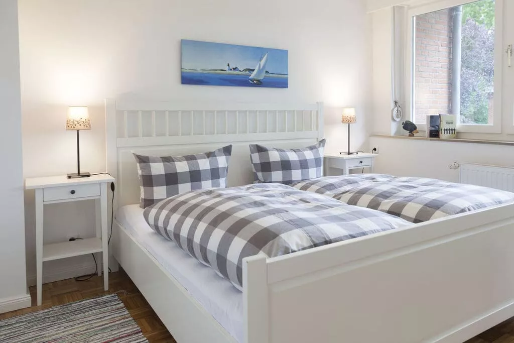 139717-Bedroom