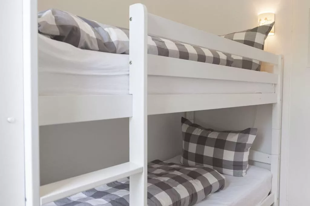 139717-Bedroom