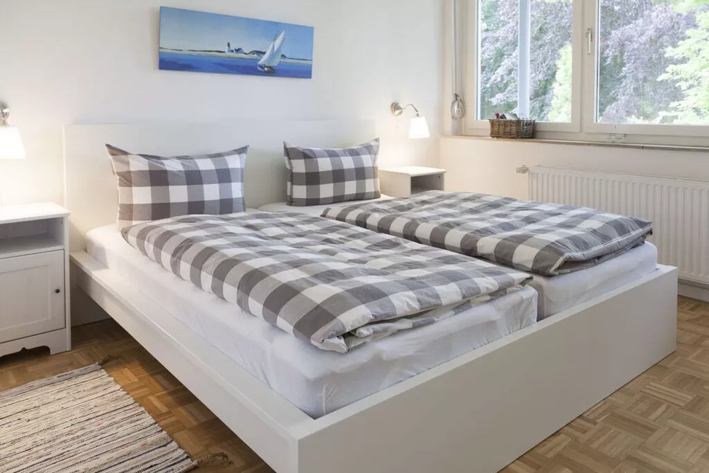 139866-Bedroom