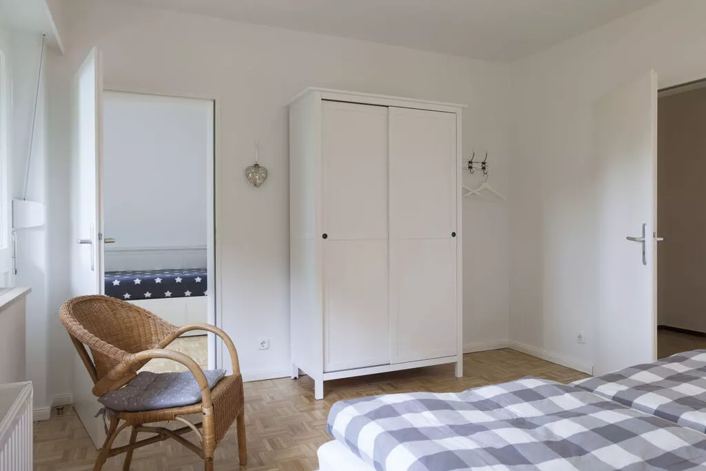 139866-Bedroom