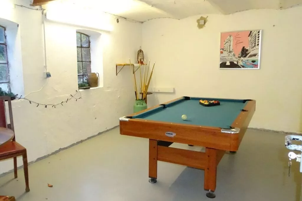 397792-Recreation room