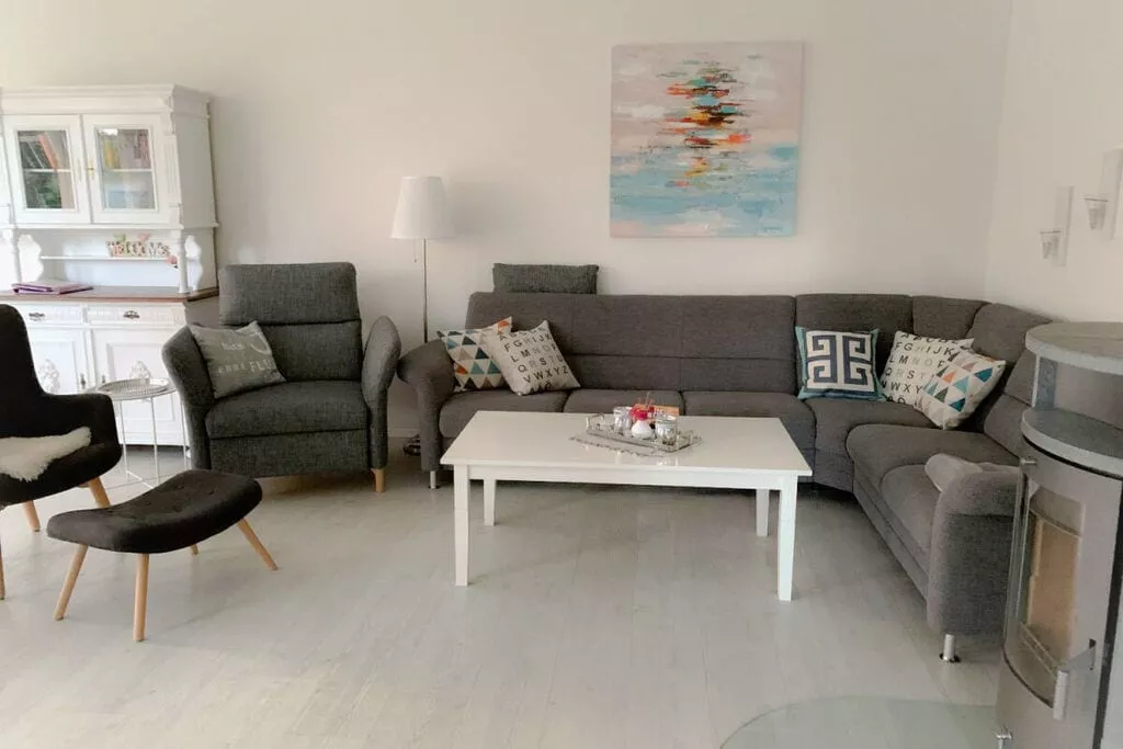 6604-Living room