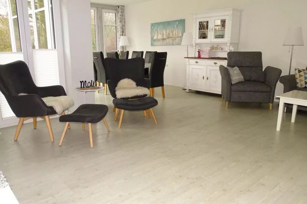 6604-Living room