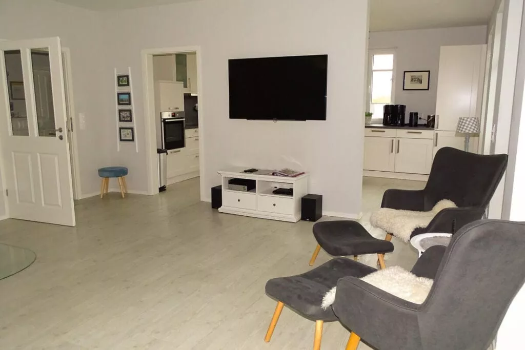6604-Living room