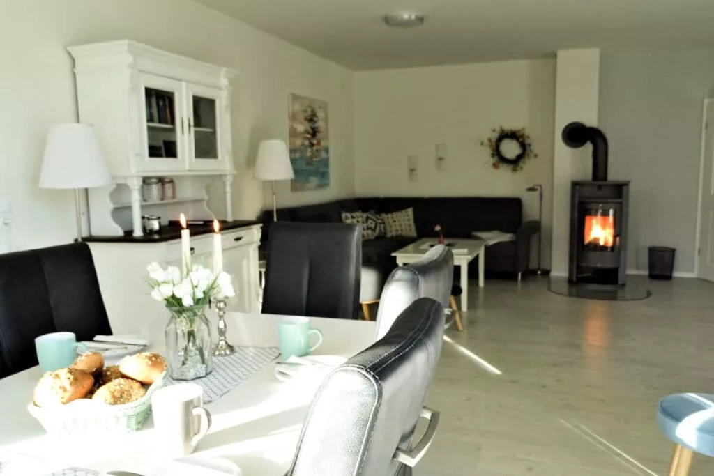 6604-Dining room