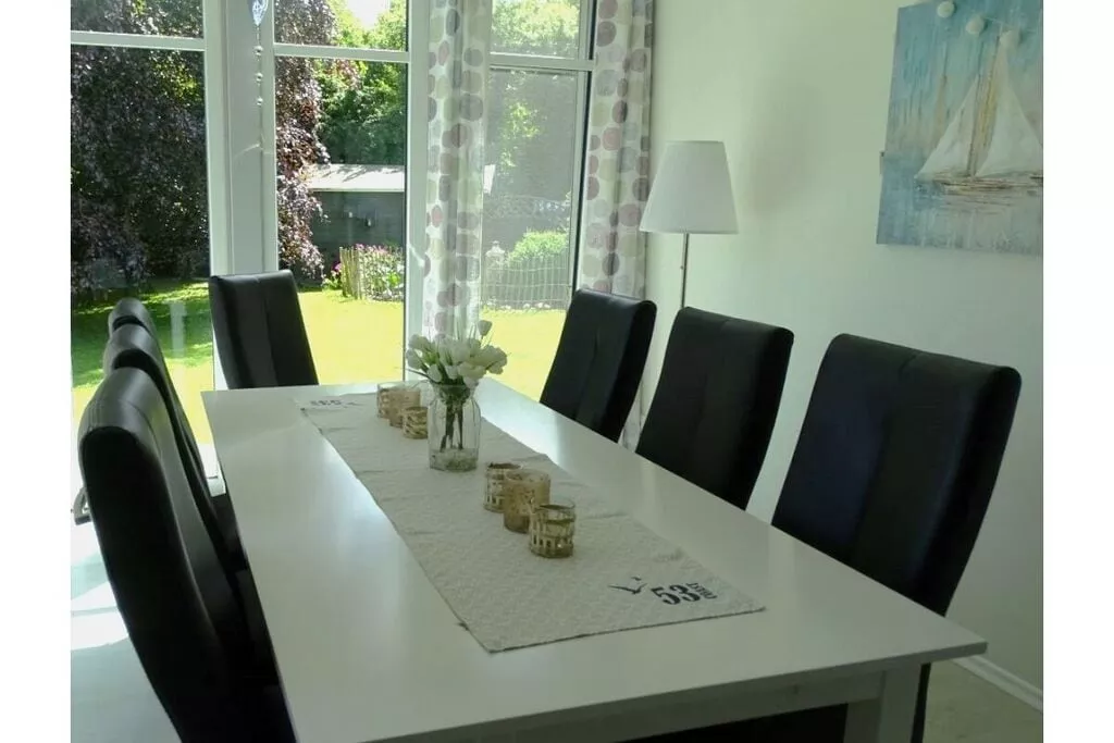 6604-Living room