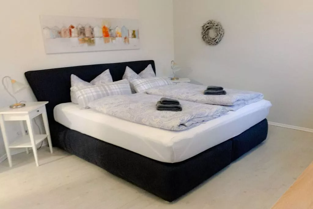 6604-Bedroom