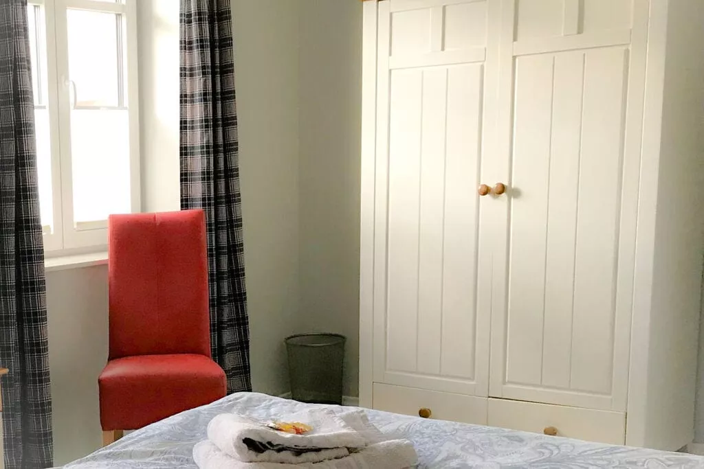 6604-Bedroom