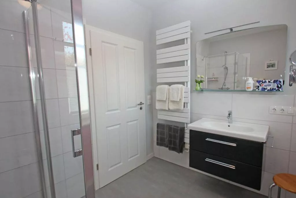 6604-Bathroom