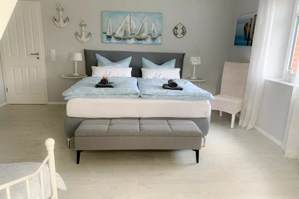 6604-Bedroom