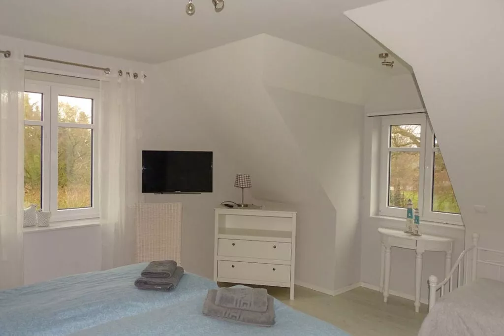 6604-Bedroom