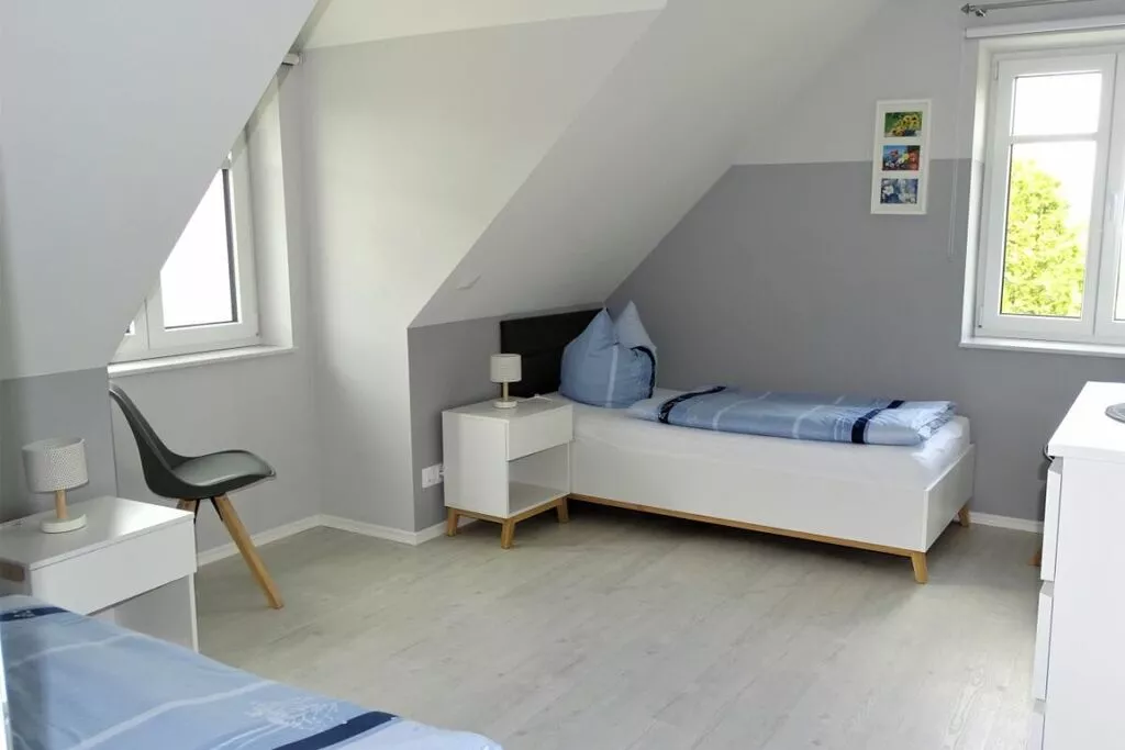 6604-Bedroom