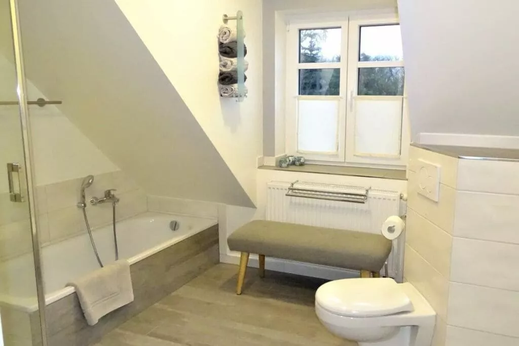 6604-Bathroom