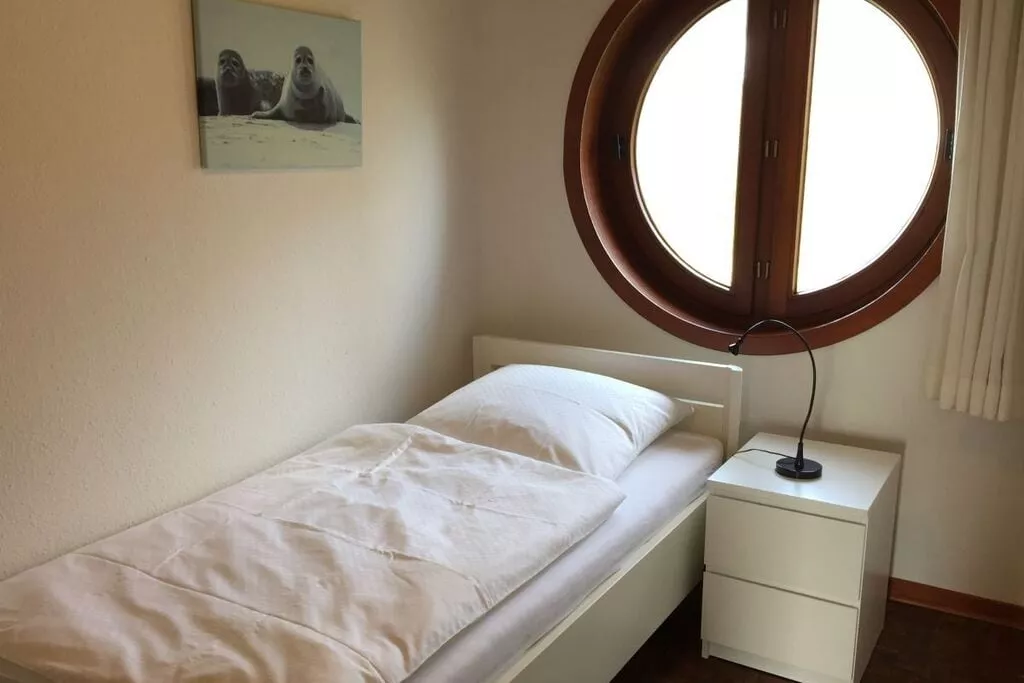 228385-Bedroom