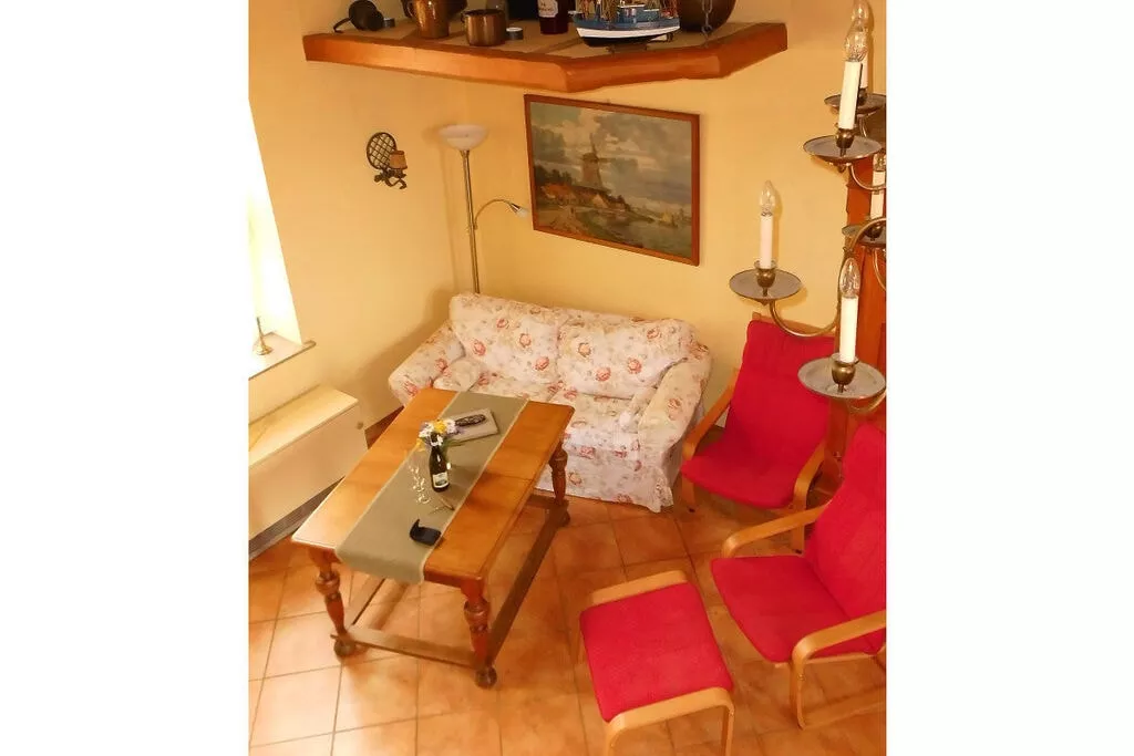 242258-Living room