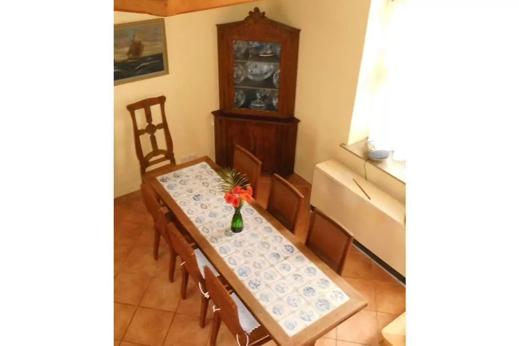 242258-Dining room