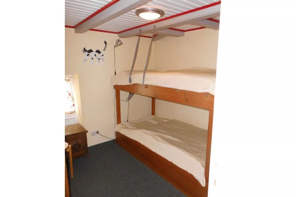 242258-Bedroom