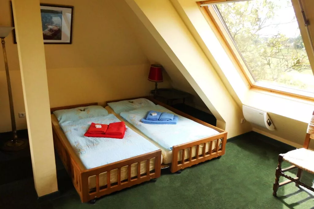 242258-Bedroom