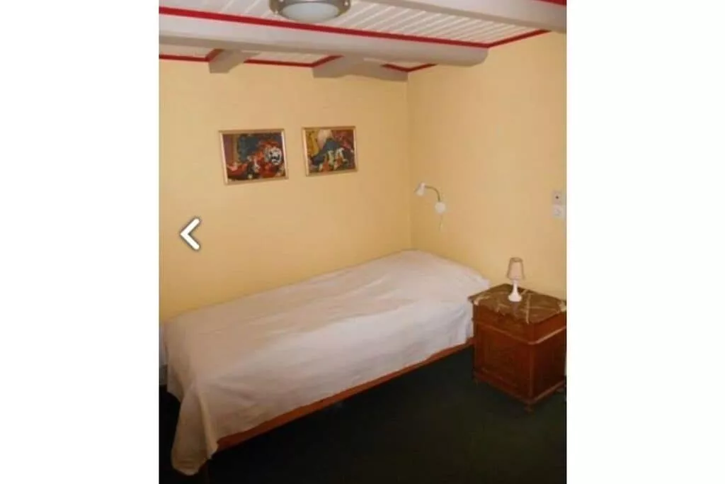 242258-Bedroom
