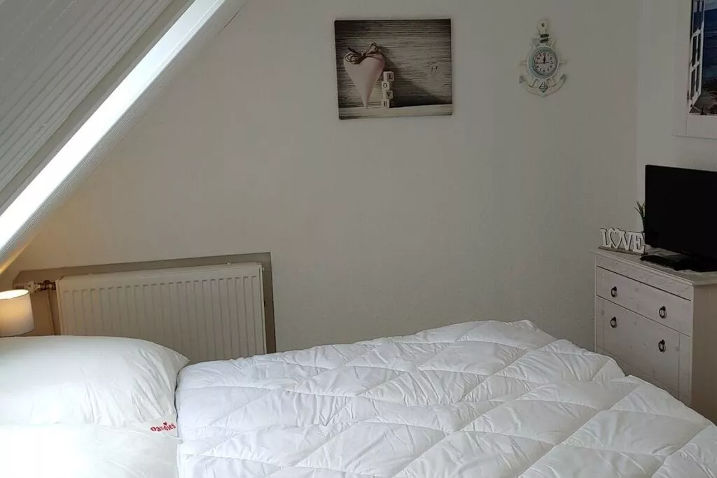 120947-Bedroom