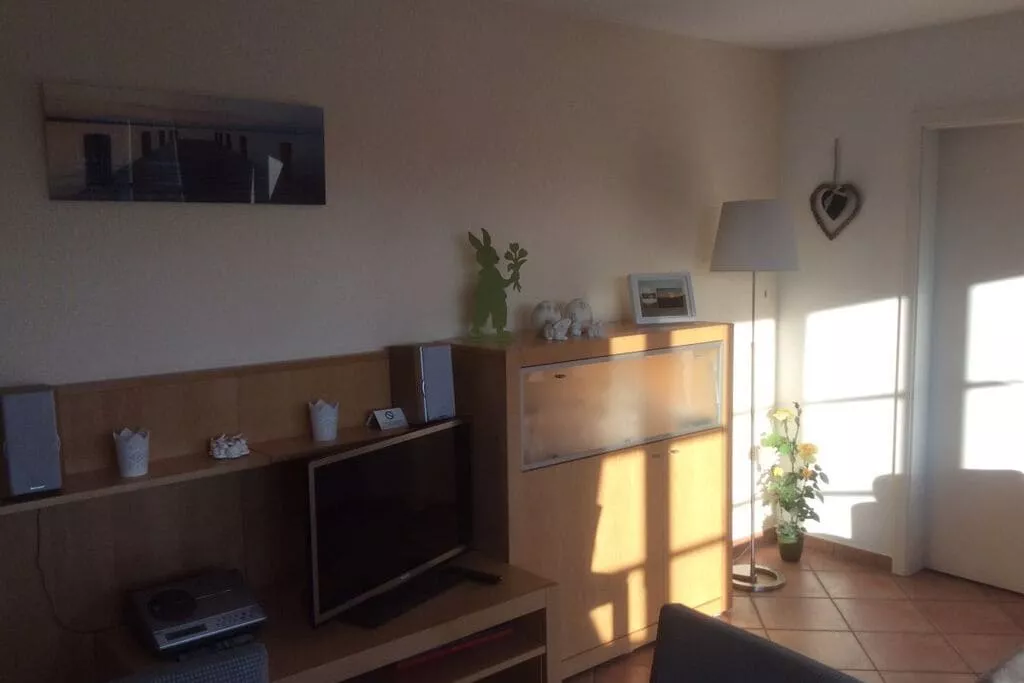 6911-Living room